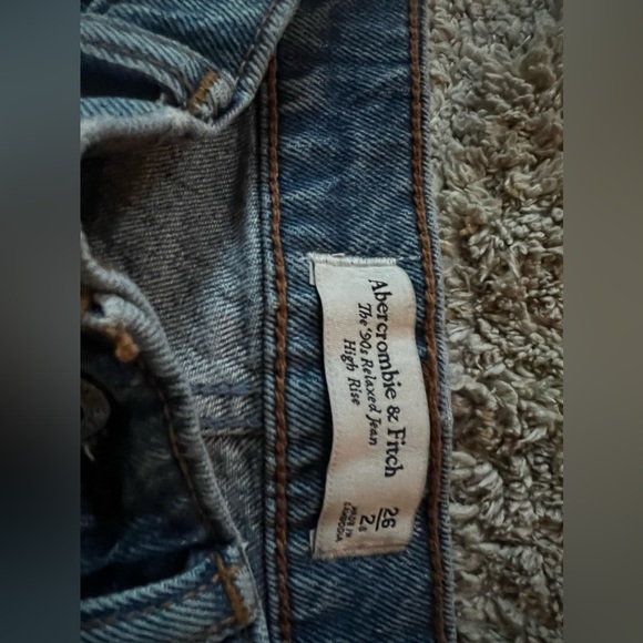 Abercrombie High Rise 90s Relaxed Jean - Picture 4 of 5